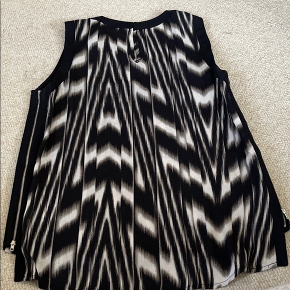 Top - Picture 4 of 4